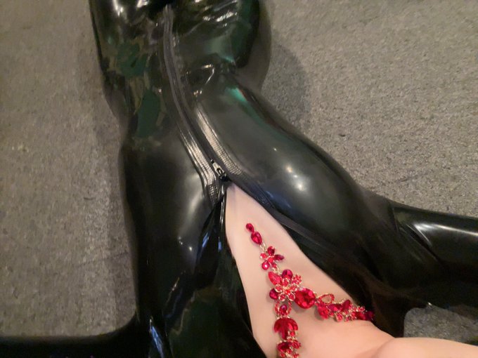 ツヤツヤキャット https://t.co/5rTZA9gxEd
