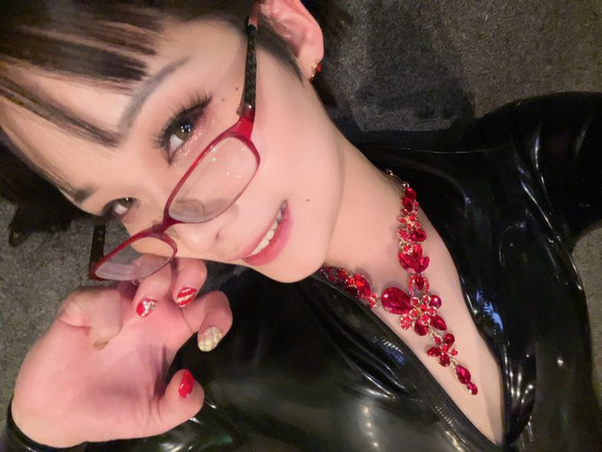 ツヤツヤキャット https://t.co/5rTZA9gxEd