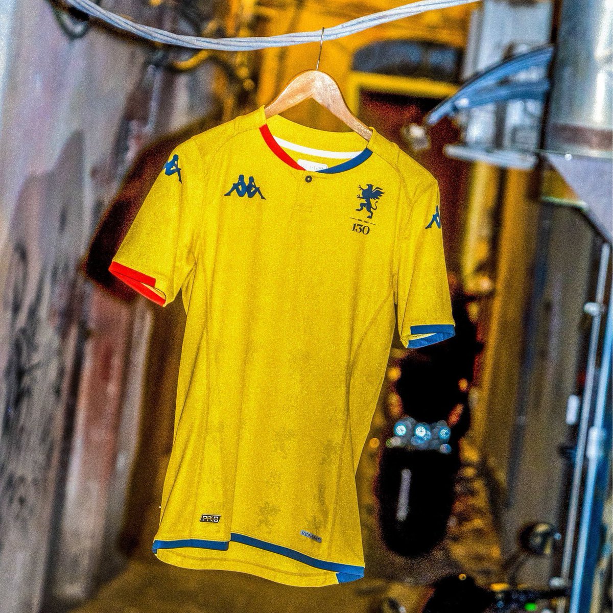 Actu Foot on X: "Rita Ora ✖️ Genoa. 👕 La célèbre artiste pose avec le  nouveau maillot des 130 ans du club italien, c'est quelque chose ! ✨🇮🇹 📸  @GenoaCFC https://t.co/hoofzRodIV" / X