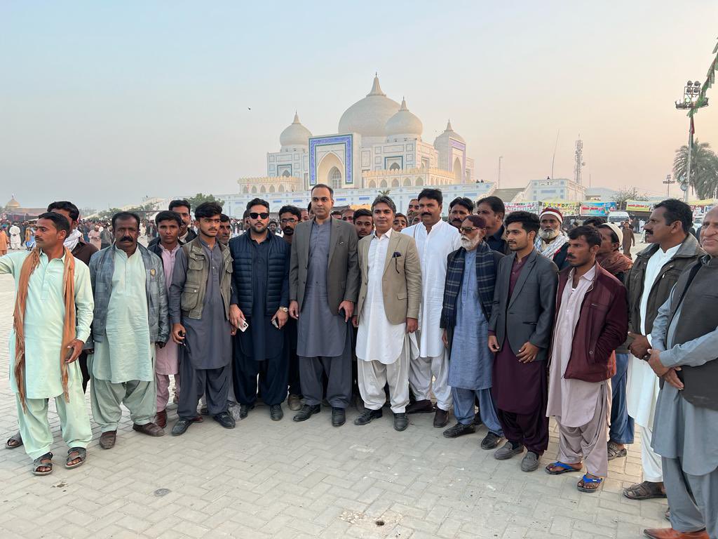 PirNoorullah's tweet photo. Paid tribute to Shaheed Muhtarma Benazir Bhutto on 16th Martyrdom Anniversary 
#SalamBenazirBhutto 
#27DecemberBlackday https://t.co/NW1qA1StjV