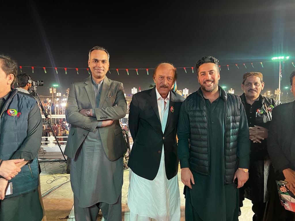 PirNoorullah's tweet photo. Paid tribute to Shaheed Muhtarma Benazir Bhutto on 16th Martyrdom Anniversary 
#SalamBenazirBhutto 
#27DecemberBlackday https://t.co/NW1qA1StjV