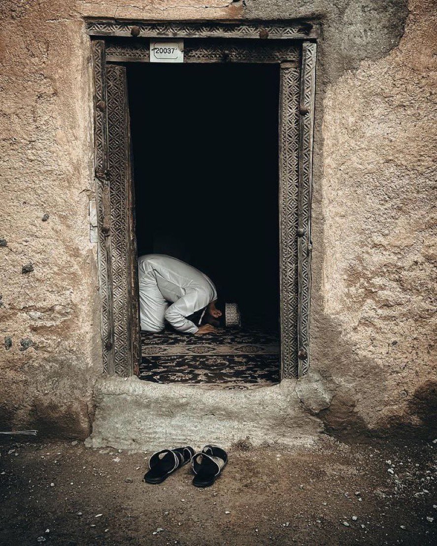 1gx's tweet photo. إن لَمْ تُغِثنِي مَن سُواكَ يُغِيثُنِي؟
حَاشَاكَ رَدُّ المُسـتَغِيثِ بِلاَ مَدد " https://t.co/xt1Q7C235H