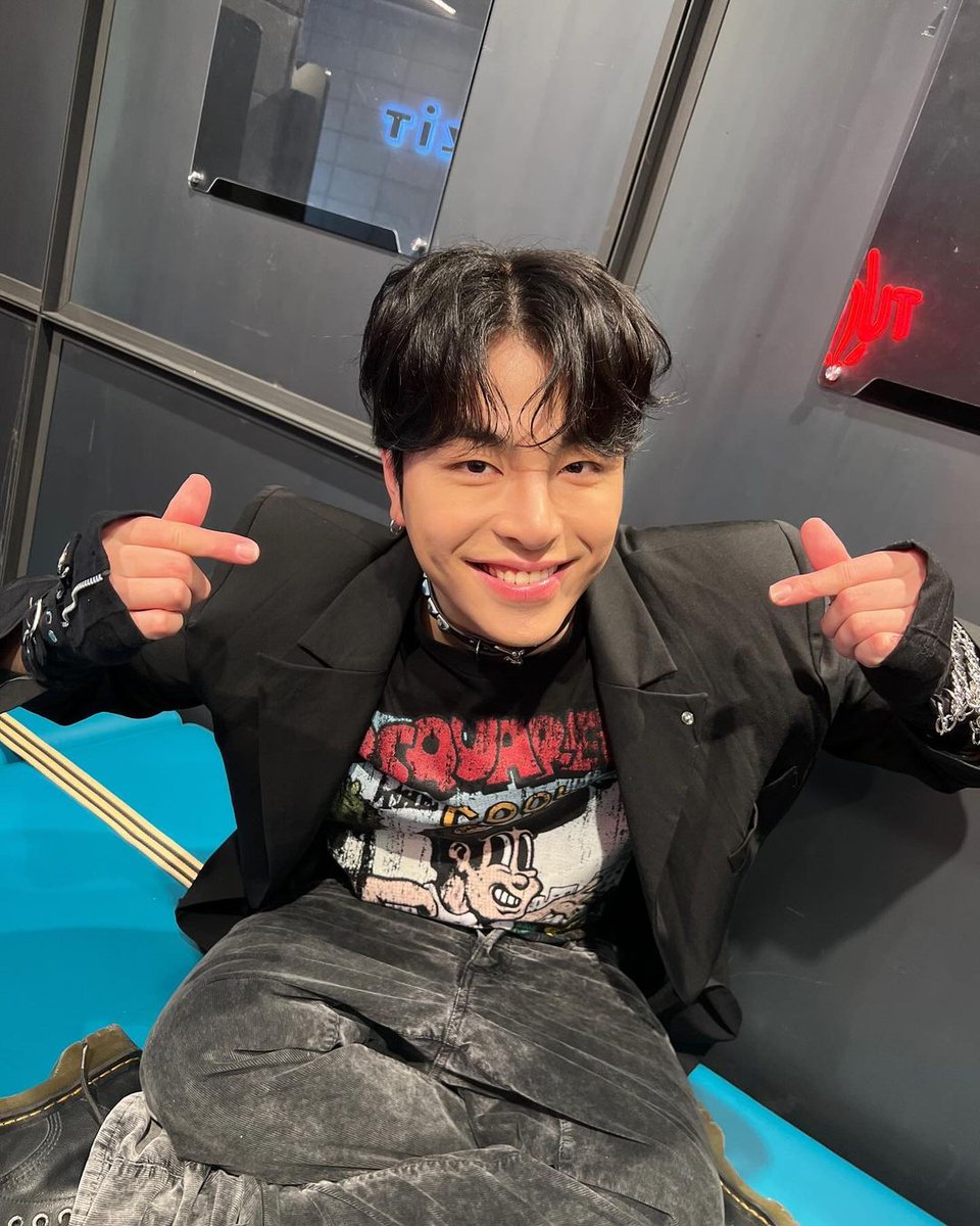 jiwonscherry's tweet photo. OMG KOO JUNHOE??!!!!? https://t.co/3MpdGUjrUi