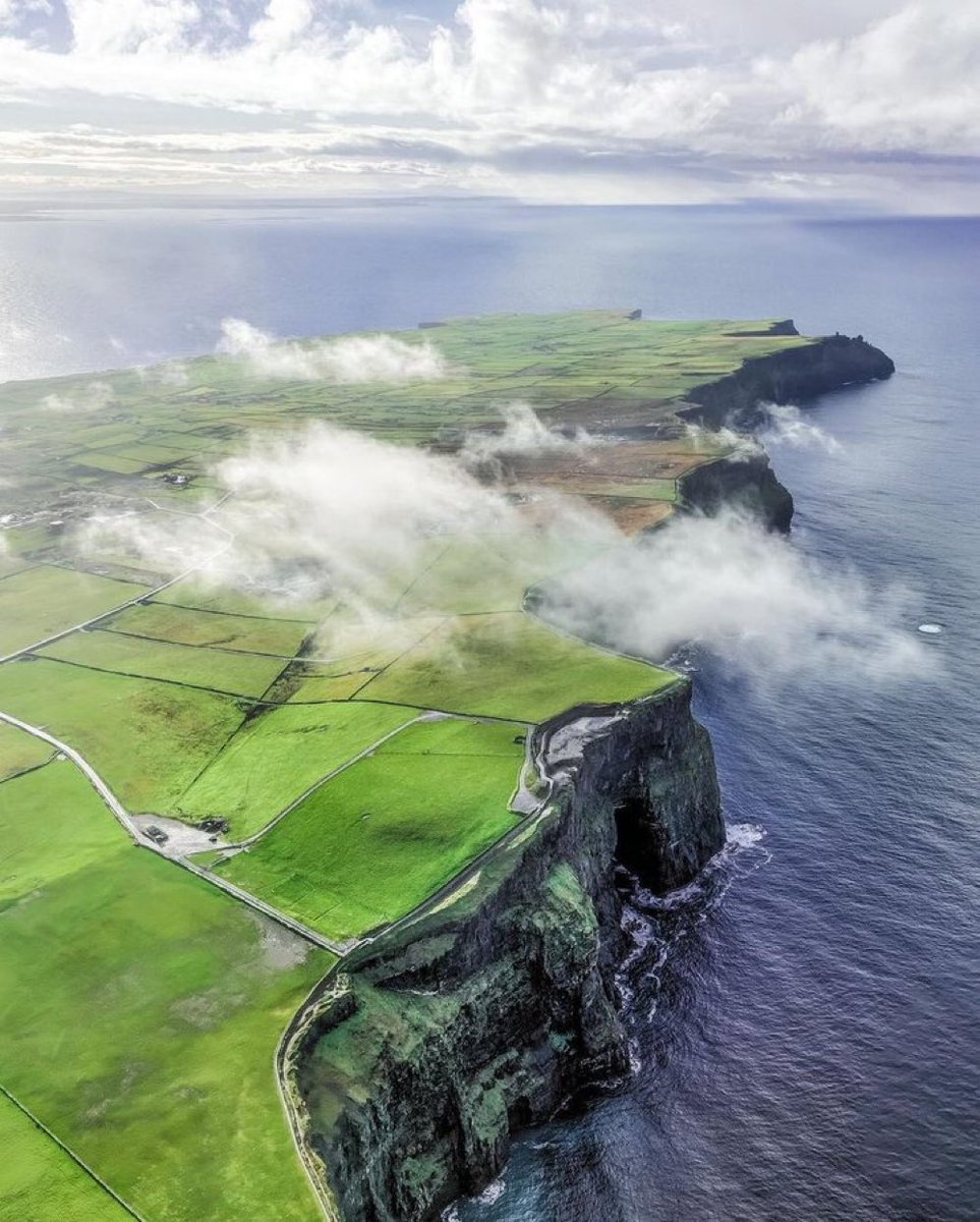Amr10062's tweet image. 📍The Cliffs of Moher, Ireland 🇮🇪 🌊🏞️ 

#Ireland #Moher #Wednesdayvibe