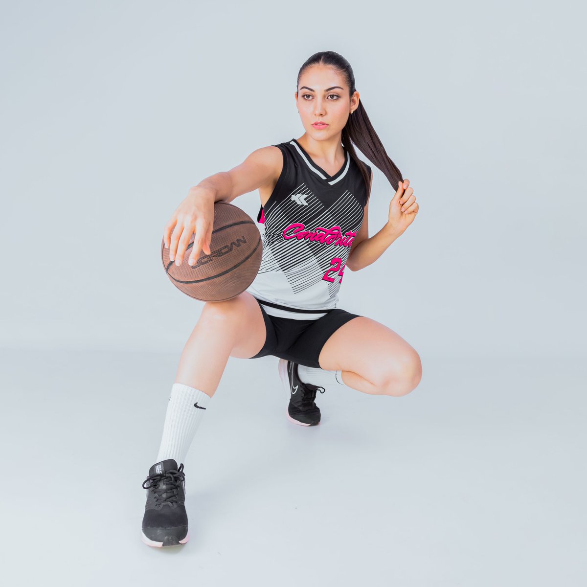 SportCondorito's tweet photo. Presentamos la camiseta oficial con la que nuestro equipo de Basketball Masculino nos representará en el #ExaSanjo2023 buscando dejar en alto los colores.
.
.
#CondoritoHawks
#SerCondoritoEsSerAmigo
.
. https://t.co/gJOo69nGY9