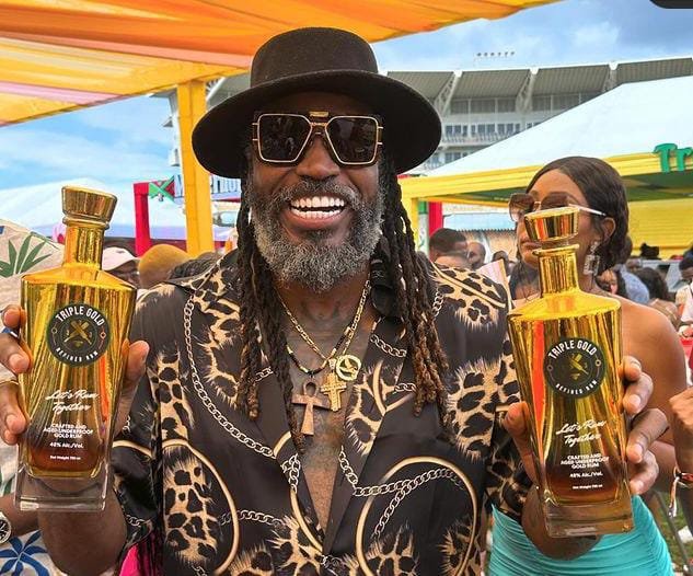 #Jamaica #India #StKitts The Universe Boss @henrygayle has @DiRealShaggy drinking his Triple Gold Rum.with him for the holidays. Special mention @pepsi @VisitJamaicaNow @tourism