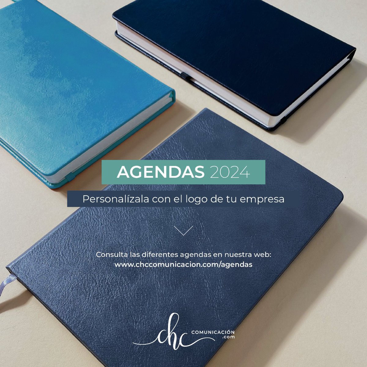 CHCComunicacion's tweet photo. En CHC Comunicación y Publicidad estamos listos para 𝐩𝐥𝐚𝐧𝐢𝐟𝐢𝐜𝐚𝐫 𝐲 𝐜𝐨𝐧𝐪𝐮𝐢𝐬𝐭𝐚𝐫 𝐞𝐥 𝟐𝟎𝟐𝟒 𝐜𝐨𝐧 𝐞𝐬𝐭𝐢𝐥𝐨. 
Presentamos nuestras agendas personalizadas. Diseñadas no solo para organizar tus días sino también para adaptarse a tus necesidades. 📚 https://t.co/AooND5qnBp