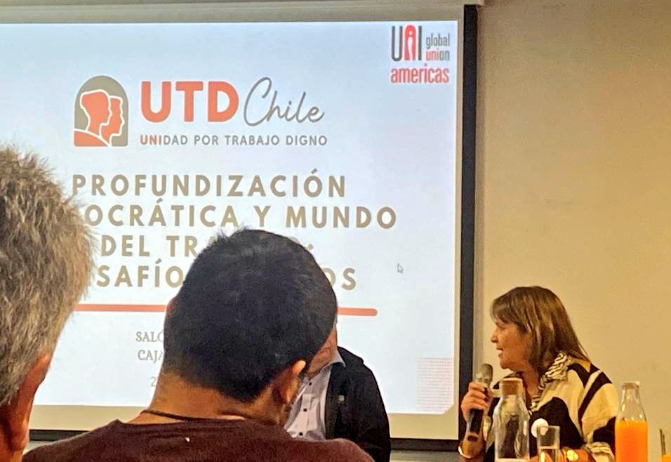 fenassap's tweet photo. En Encuentro @UTDTrabajoDigno presidenta de @fenassap @gloflowers expone y comenta aprendizajes y desafíos del sindicalismo para el futuro próximo y destaca la unidad sindical  para alcanzar aspiraciones históricas del mundo sindical #negociacióncolectivaramal  y #trabajodecente https://t.co/lxx1zD147O