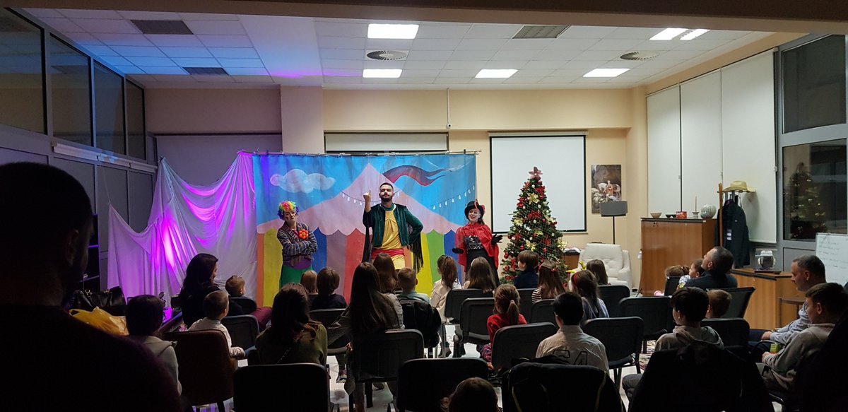 visarishq's tweet photo. This year children and actors prepare a surprise show for Santa Claus. Santa was so delighted that he gave them the best presents EVER!!! 🎅 🎁 🎀 🎄 🎉 https://t.co/IOWS2yftUi