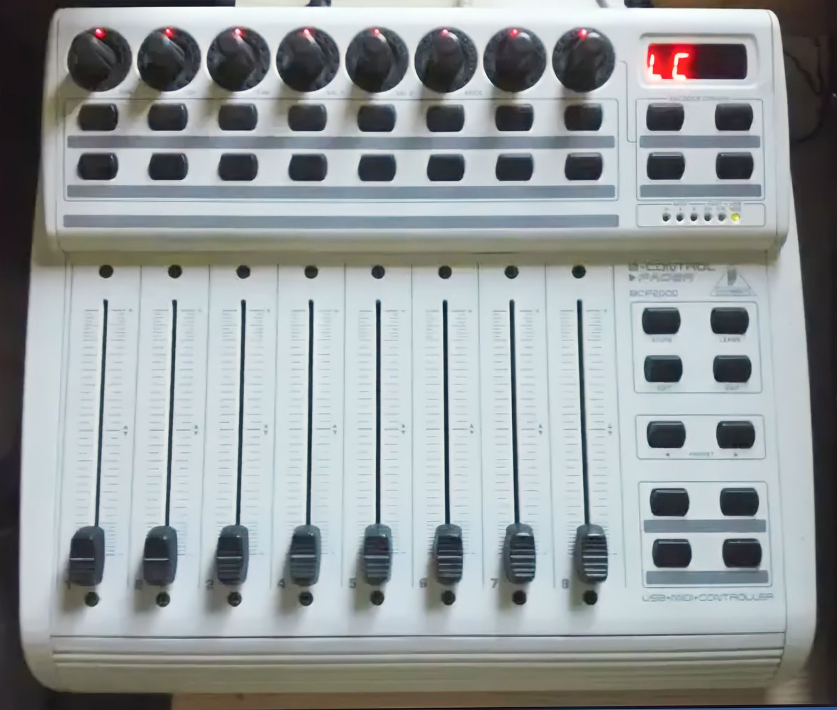 MixAndMasterEng's tweet image. This was the Christmas gift that my girlfriend gave me in 2006, too limited but ideal for the home studio I owned then #ThrowbackThursday #TBT