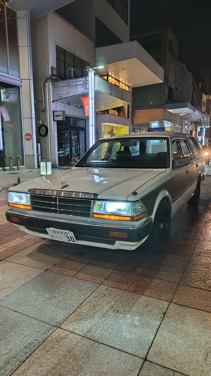 j_kacchi's tweet photo. ご報告があります。
実はこんな車を買いました！
1998年式日産グロリアバン（VY30）
カーイベントやお店の駐車場に停めていたら目立つと思いますが改めてよろしくお願いします。 https://t.co/DtlwkLn61r