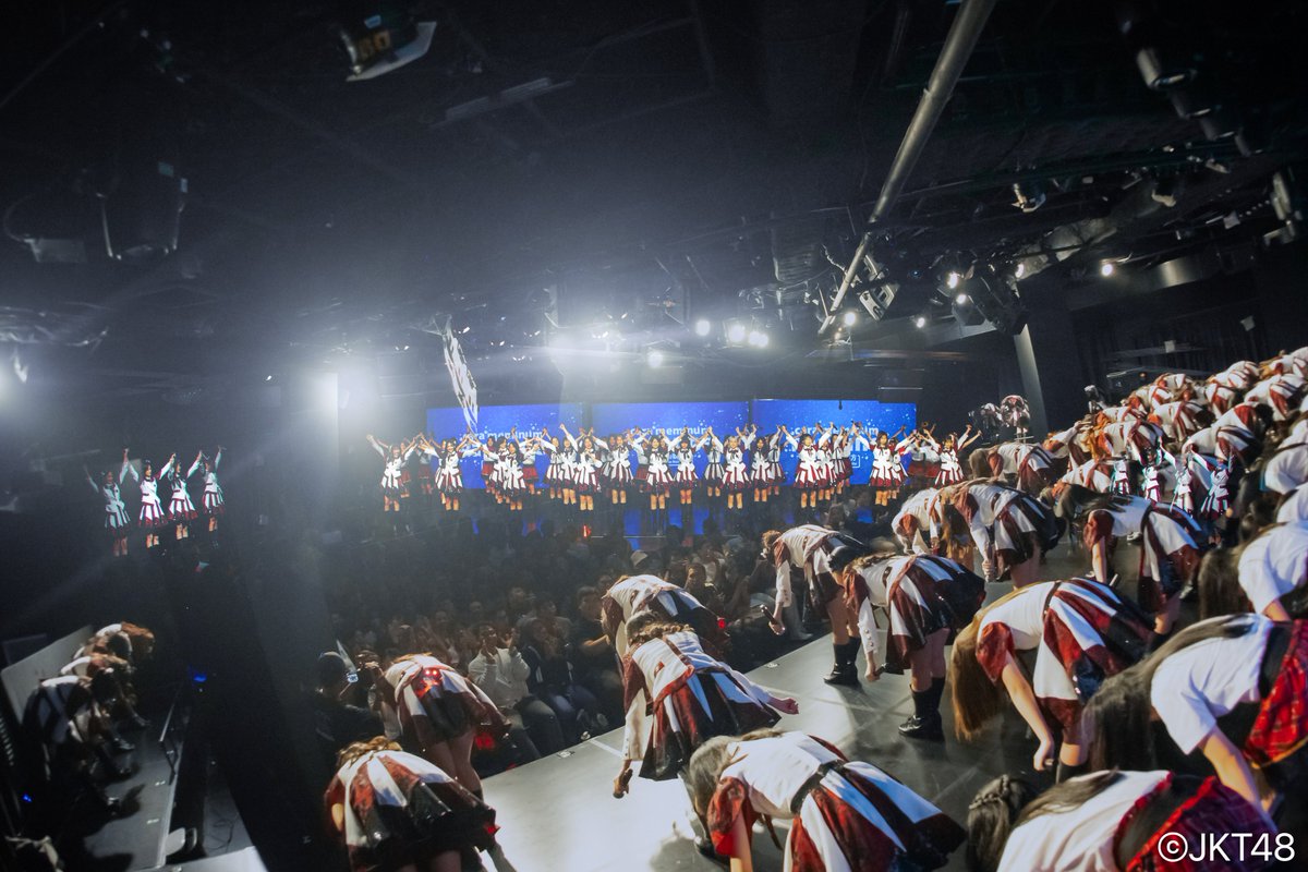 officialJKT48's tweet photo. Terima kasih atas dukungan kalian untuk JKT48 di tahun ini! 
Meskipun show malam ini menjadi show teater terakhir di tahun 2023, namun kami sudah tidak sabar untuk kembali bertemu kalian! Jadi nantikan show kami di Theater JKT48 tahun depan ya! Happy New Year 2024!!✨ https://t.co/kAwbkIcMvx