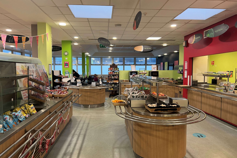 UHSussex's tweet photo. Restauranteurs, caterers, and café operators are being invited to tender to run the hospital restaurants at St Richard’s Hospital, Worthing Hospital and the café facility in the Worthing Health Education Centre.

Find out more ➡️ https://t.co/HuPqct6MjK https://t.co/mPh1ReXZs3