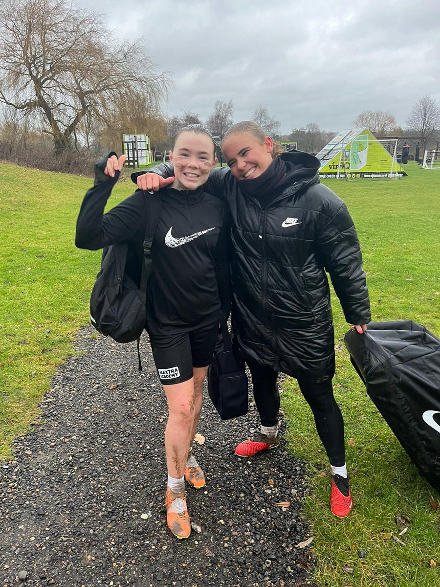 Bella__Rees's tweet photo. Training day with @ALEXHENNESSY1 complete. #NeverADayOff https://t.co/wP0FcfOfwx