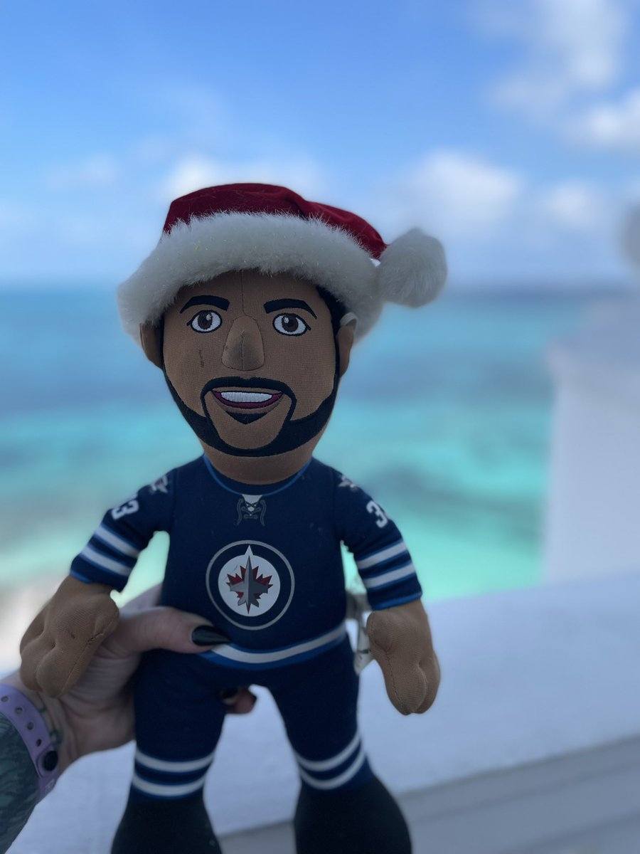 MsBehavior's tweet photo. Byfuglien came with, as a reminder. #BuffDoesStuff https://t.co/K3ptYAE8QK