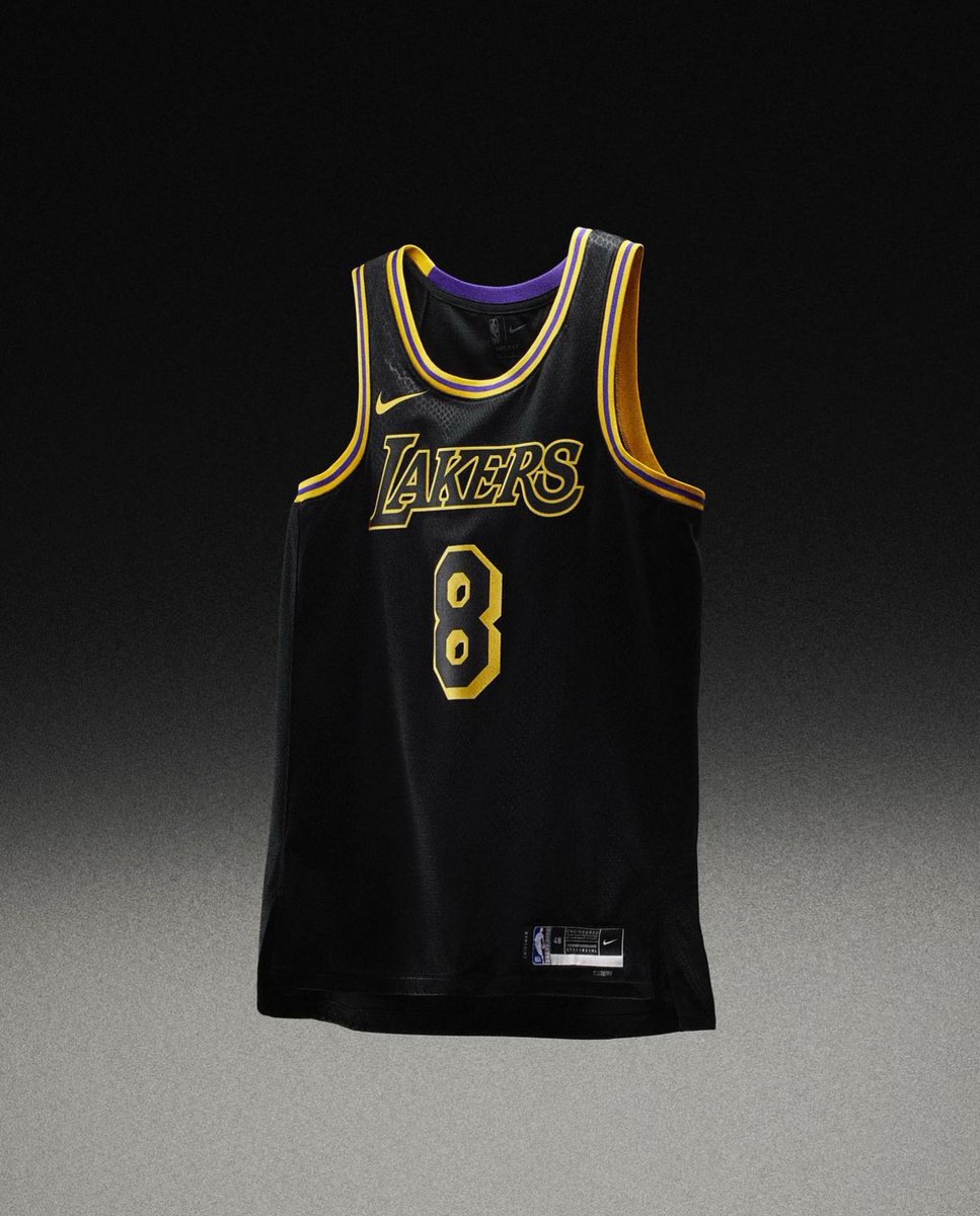 SNKR_TWITR tweet media