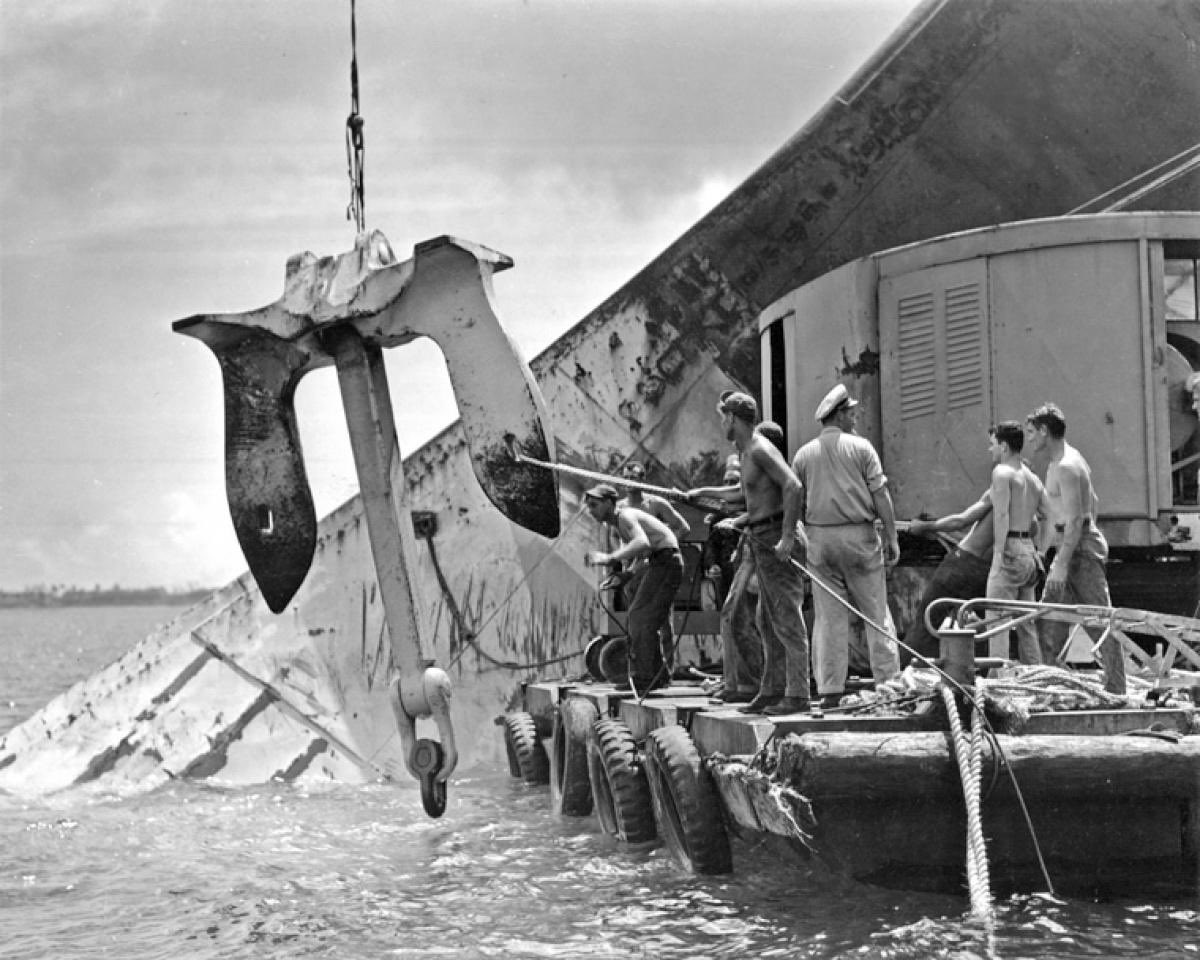 Rich_Ships's tweet photo. The bow was secured by tugs and also towed to Guam.
Link to article with more details on the ordeal
https://t.co/LGvxsAnuS4
#CA72 #USSPittsburgh https://t.co/3qAK88pTXe