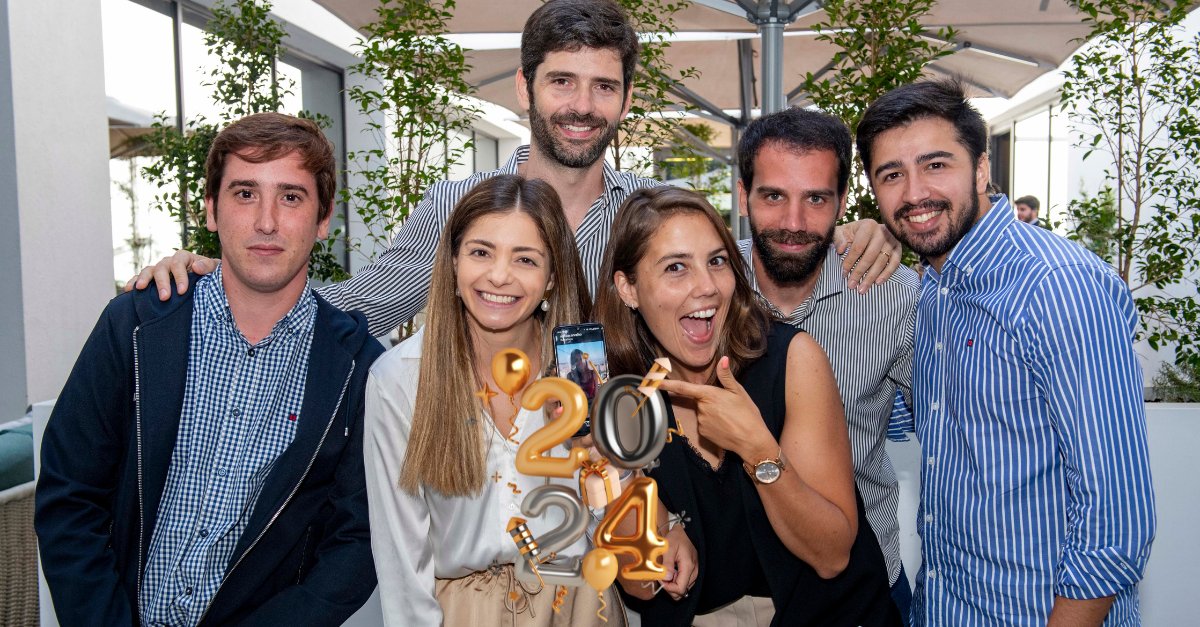 Votos de um excelente para os participantes e alumni do PGL - Programa de Gestão e Liderança! Contamos com o vosso entusiasmo e colaboração para, em conjunto, entregarmos às novas gerações este futuro que todos sonhamos.
#aesebschool #altadireção #feliz2024