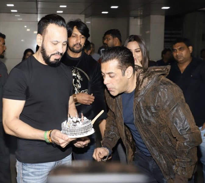 SSALMANISTAN's tweet photo. #HBDMegastarSalmanKhan 

#HappyBirthdaySalmanKhan https://t.co/Rrjf5JiNki