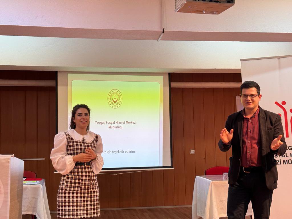 SefaatliMyo's tweet photo. Meslek Yüksekokulumuzda Yozgat Sosyal Hizmetler İl Müdürlüğü personeli Sosyolog Merve Er tarafından öğrencilerimize yönelik "Etkili İletişim" semineri düzenlendi. @bozokedutr @bozokmeyok @MertcanAriturk https://t.co/VYisOaso9P
