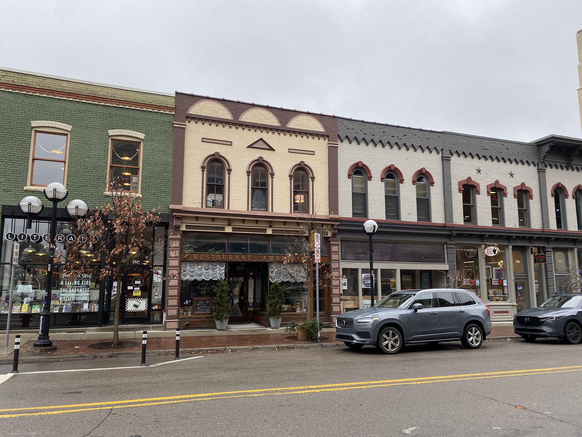 north0fnorth's tweet image. is there anything better than old school midwest urbanism