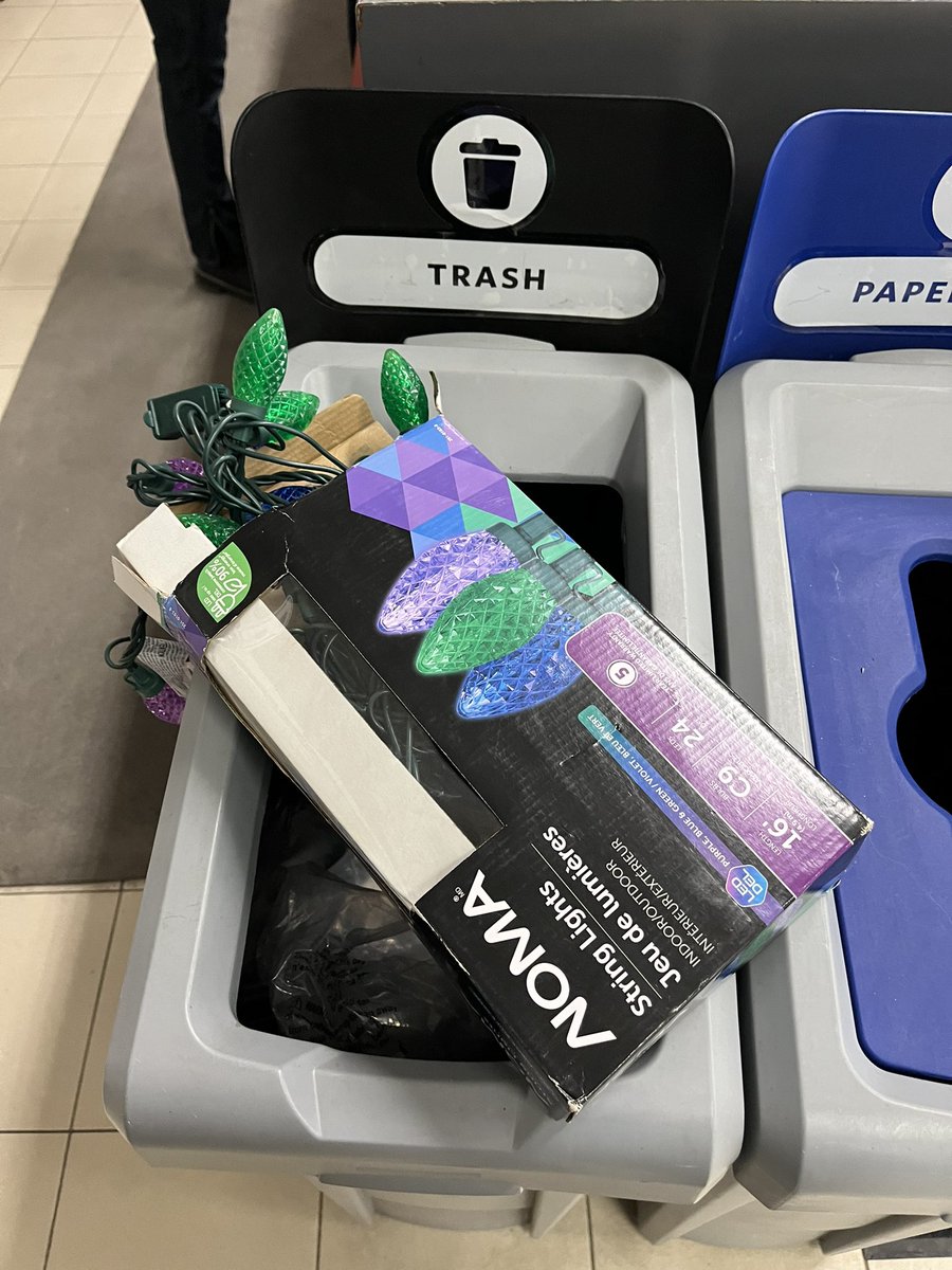 ParkerRules's tweet photo. Thanks @CanadianTire and @noma …they didn’t even last a day…NOT, ONE, DAY.

Tried to exchange them for a new working set and was told the points card had no record…great points card.

Remember when lights used to work? https://t.co/jjG1RwE0VB