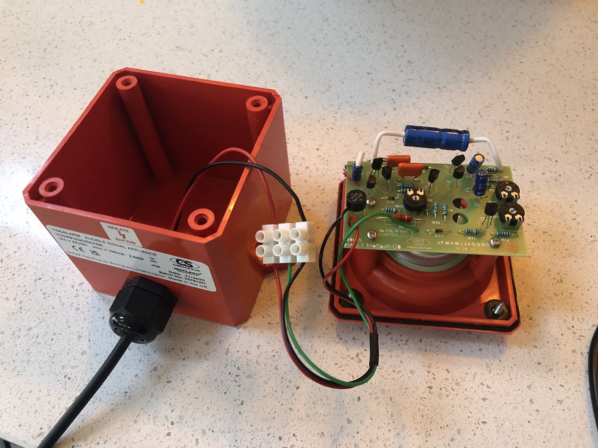 Moflash YO3/RF2/24VDC/WR - Fresh out the box! #moflash #cliffordandsnell #levelcrossing #yodalarm