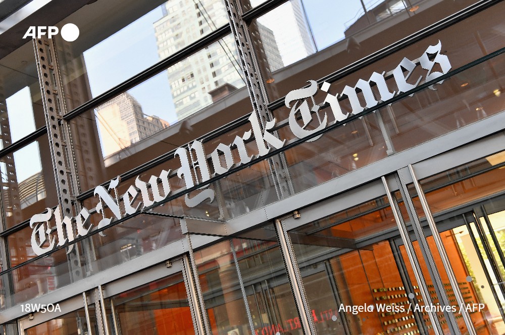 Agence France-Presse (@afpfr) on Twitter photo Le quotidien américain New York Times a lancé des poursuites, auprès d'un tribunal fédéral à New York, à l'encontre d'OpenAI, créateur du logiciel ChatGPT, ainsi que de Microsoft, son principal investisseur, pour violation des droits d'auteur #AFP 1/2 Le quotidien américain New York Times a lancé des poursuites, auprès d'un tribunal fédéral à New York, à l'encontre d'OpenAI, créateur du logiciel ChatGPT, ainsi que de Microsoft, son principal investisseur, pour violation des droits d'auteur #AFP 1/2