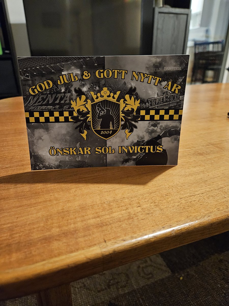 Tack för god jul och gott nytt år  hälsningen Sol Invictus 🖤💛

Önskar er god jul och gott nytt år.