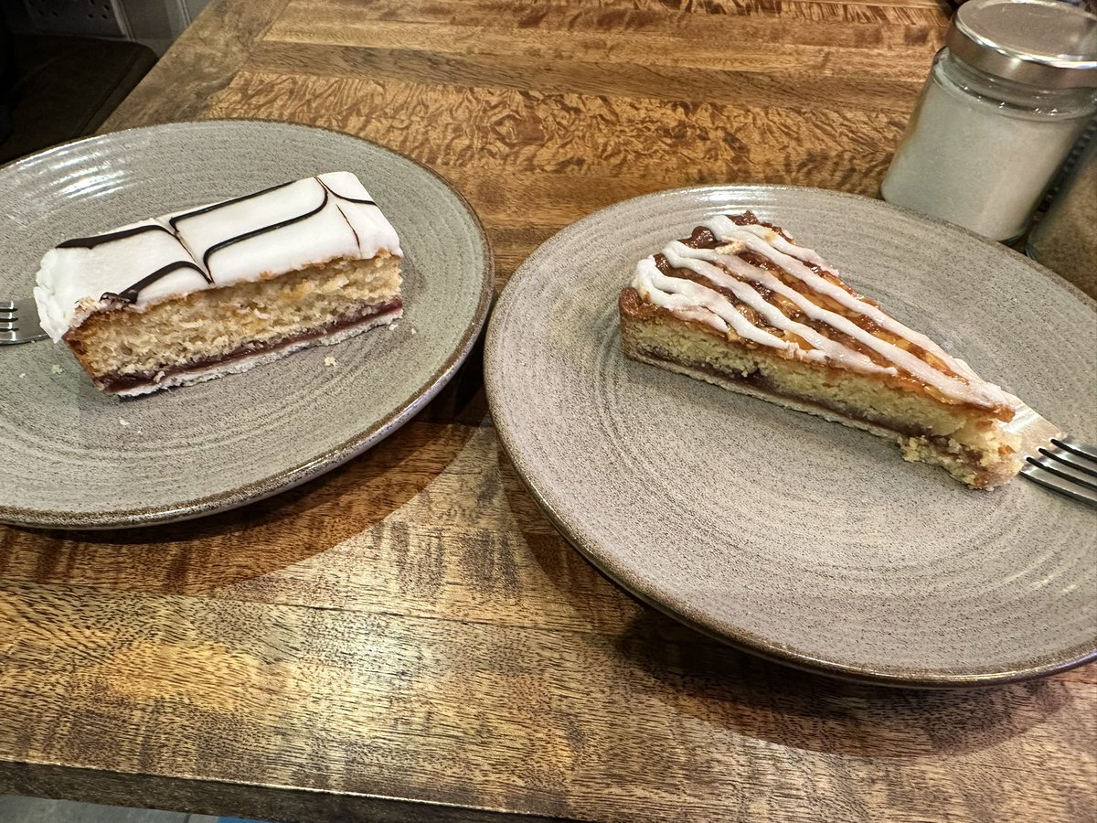 Which Bakewell tart would you prefer? Left or right? #daysout