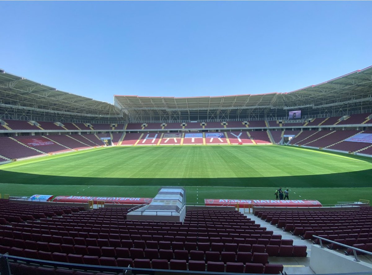 Hatayspor yönetiminden ve Volkan hocadan ricamdır! buranın evladı olarak #HATAY halkına umut olmak, çocukların yüzünü bir nebzede olsa güldürmek istiyorsanız; sezonun ikinci yarısını HATAY stadında maç biletleri bedava olmak şartıyla kapılarınızı tüm depremzedelere açmanızdır. Bu