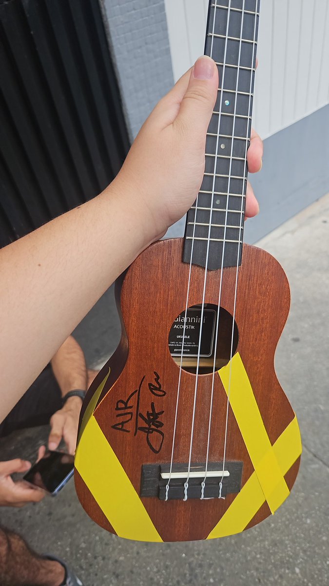 ajr_brasil's tweet photo. Gente. Conhecemos Jack e Ryan hoje em São Paulo. Entregamos presentes e tiramos essas fotos. Esse é o tweet. https://t.co/nI4GN7pJv4