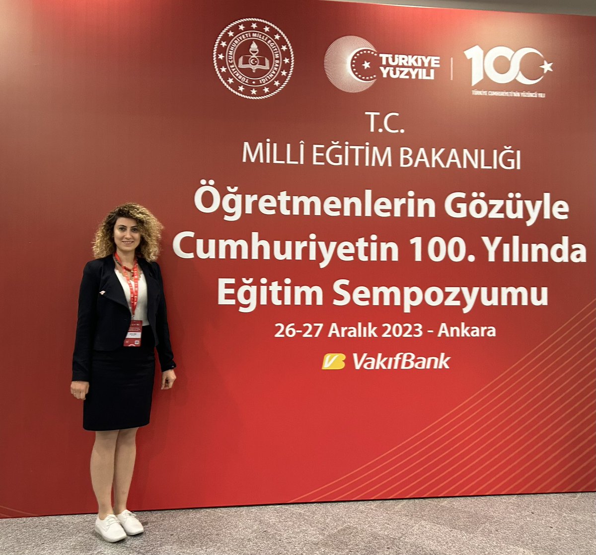 _hatice_drmz_'s tweet photo. "Öğretmenlerin Gözüyle Cumhuriyetin 100. Yılında Eğitim Sempozyumu"nda kıymetli hocalarımızla sohbet edebilmek, paylaşım yapabilmek, önerilerini dinlemek apayrı bir deneyim oldu. @tcmeb @meb_ttkb @SadiSeferoglu @istanbulilmem @MucahitYentur @yasarcaglar https://t.co/O4LaMTvK8x