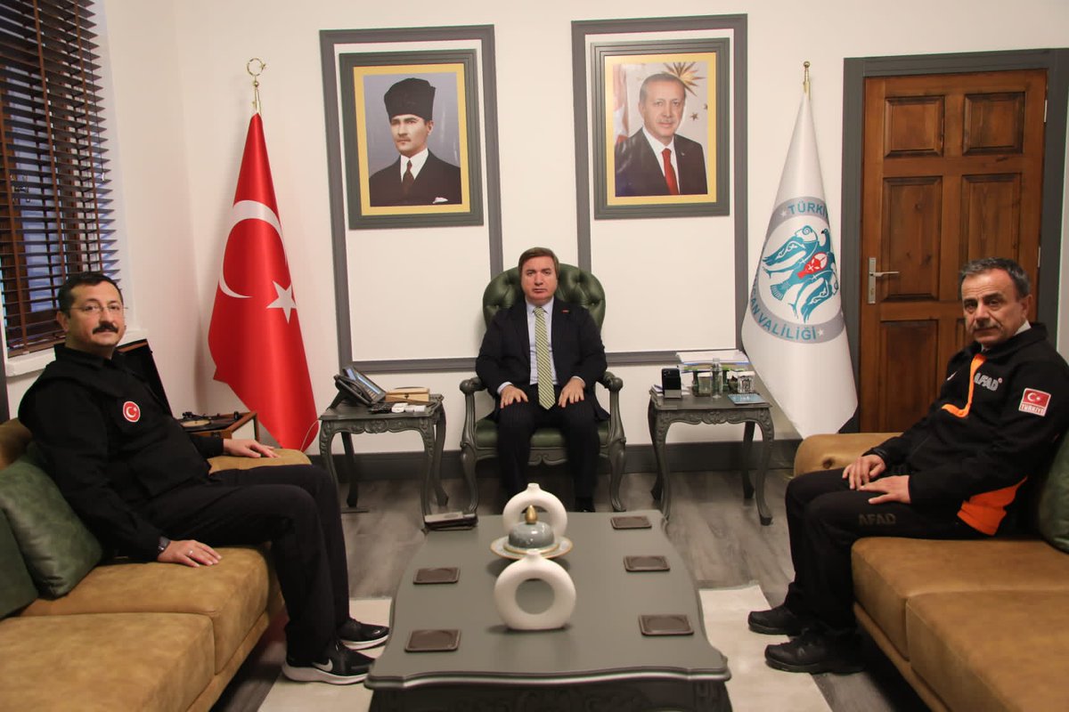Erzincan Valiliği (@ervalilik) on Twitter photo Valimiz Sn.<a href="/drhamzaydogdu/">Hamza Aydoğdu</a>, AFAD Sivil Toplumla İlişkiler ve Akreditasyon Daire Başkanı Sn. Abdülkadir Tezcan'ı kabul etti.
Nazik ziyaretleri için kendilerine teşekkür ediyoruz. Valimiz Sn.<a href="/drhamzaydogdu/">Hamza Aydoğdu</a>, AFAD Sivil Toplumla İlişkiler ve Akreditasyon Daire Başkanı Sn. Abdülkadir Tezcan'ı kabul etti.
Nazik ziyaretleri için kendilerine teşekkür ediyoruz.