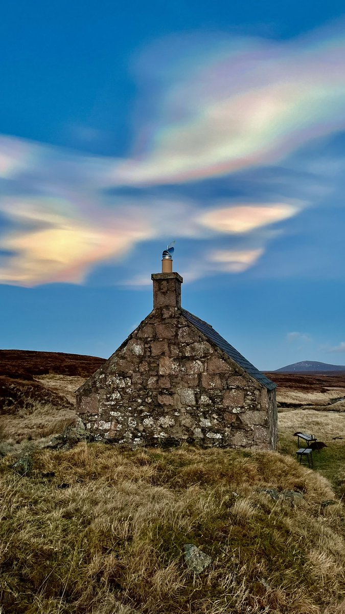Nacreous Clouds Christmas Eve above the Shielin of Mark Bothy where we stayed till Boxing Day in the Cairngorms🏠🧡x <a href="/ScotsMagazine/">ScotsMagazine</a> <a href="/TisoOnline/">Tiso</a> <a href="/TGOMagazine/">The Great Outdoors</a> <a href="/cairngormsnews/">Cairngorms National Park</a> <a href="/walkhighlands/">walkhighlands</a> <a href="/harveymaps/">HARVEY Maps</a> <a href="/VisitScotland/">VisitScotland</a> <a href="/OrdnanceSurvey/">Ordnance Survey</a> <a href="/TheCairngorms/">The Cairngorms</a> <a href="/VisitCairngrms/">VisitCairngorms.com</a> x