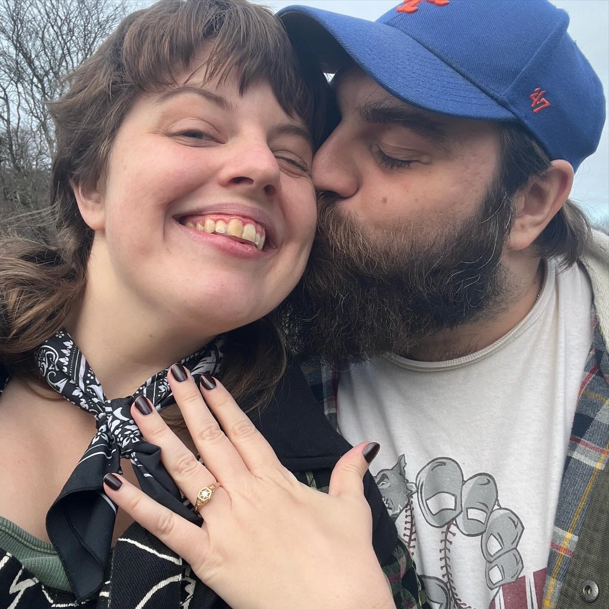 steendraws's tweet photo. me rn
(@StopGrammarTime &amp; I are engaged as of Christmas!!!!) https://t.co/UruyZ52Hyj
