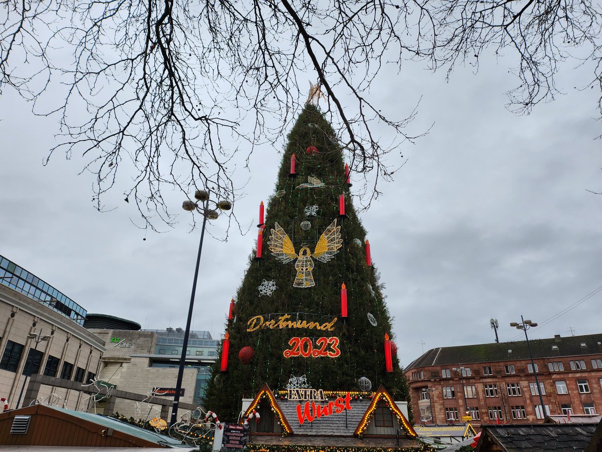 vuvivi_de's tweet photo. Finally managed to see the Dortmund XXL Christmas tree. It's still Christmassy in Dortmund  #awesome https://t.co/v6SQoSI5L4