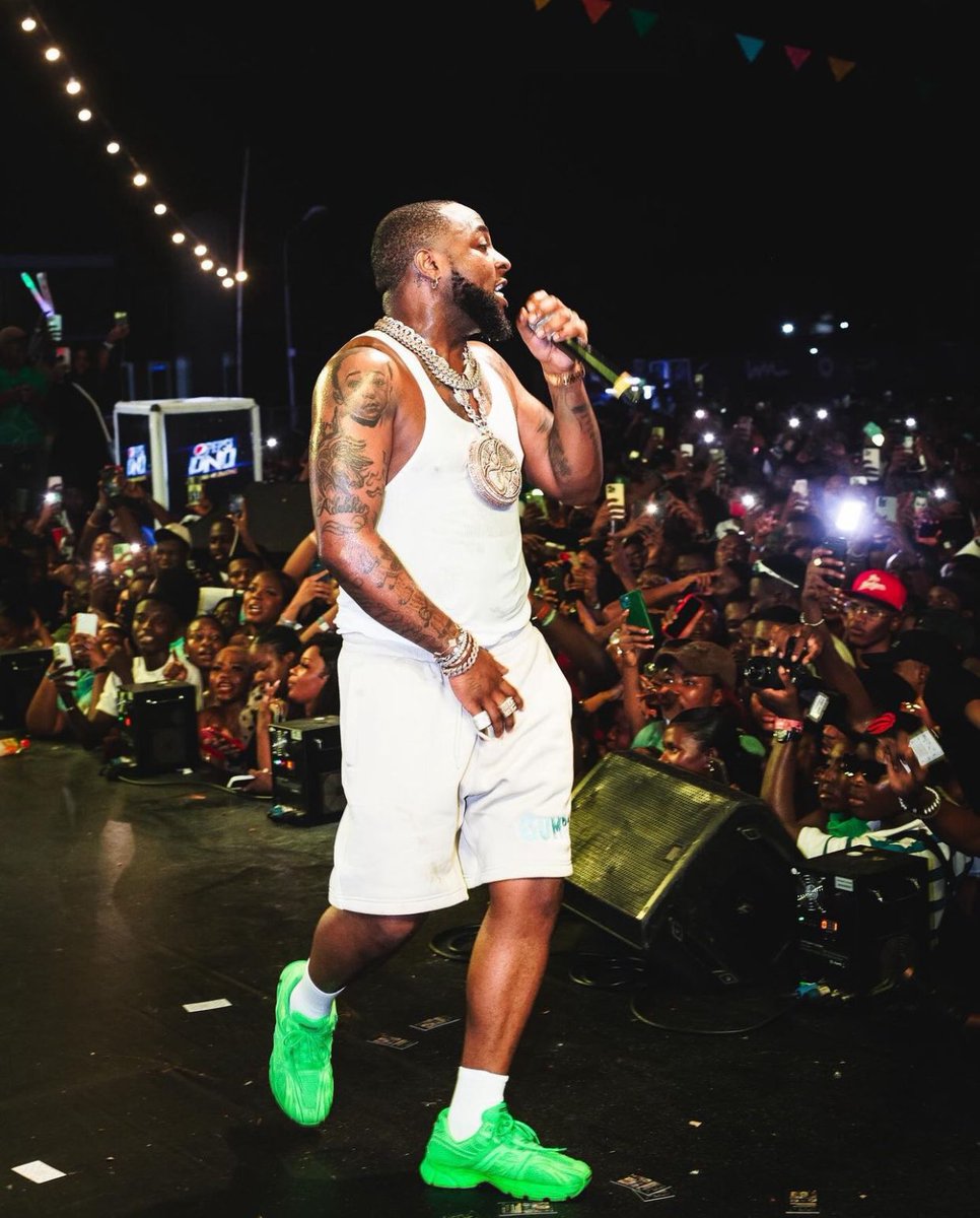 DavidoOnCam's tweet photo. . @davido at the Island block party yesterday 🥳💚 https://t.co/zyoG1ohVM1