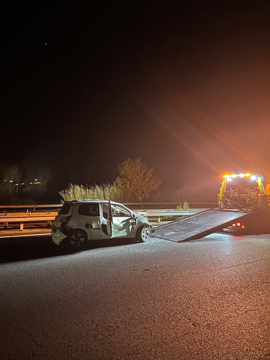 MerzinnnH's tweet photo. Les pompiers de Cavaillon refusent de me fournir l'attestation d'intervention lors de mon accident sur l'autoroute le 7 décembre en rentrant du match OM-Lyon. Le pompier m'explique que le motif pour lequel je souhaite avoir l'attestation n'est pas valable.

Qui peut m'aider ? https://t.co/3KPNrjsEcT