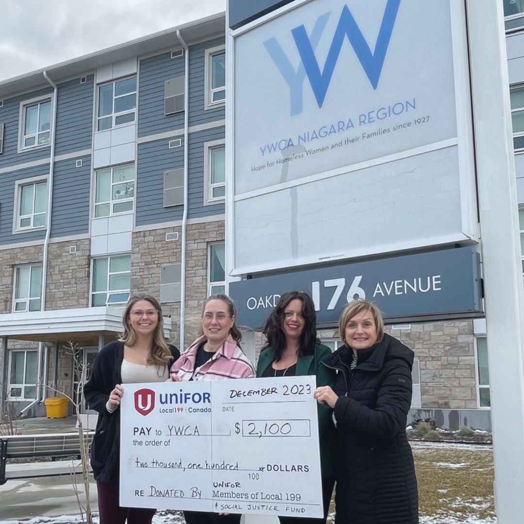 Look at those smiles! 😇✨Last week representatives from Unifor Local 199  presented the YW with a cheque from the UniFor National Social Justice Fund! We're so grateful to our friends for their long-time support of our YW shelters. Thank you and happy holidays!@UniforTheUnion ❤️