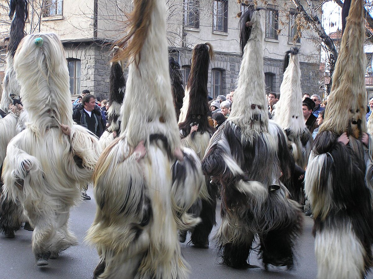 OrgulloGalegoGz's tweet photo. No ciclo da invernía é común que en toda Europa percorran os camiños as mascaradas, que representan ritos de rexeneración da terra, fertilidade...rematando no Entroido a última das mascaradas

A diversidade no noroeste peninsular é enorme, das máis ricas de Europa

Vai fío👇 https://t.co/8db1sgBY5a