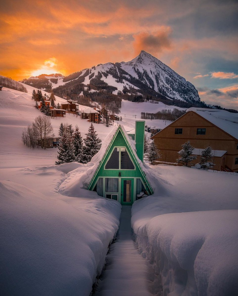 📸 : austinpedersen__

Fresh snow in a Rocky Mountain paradise ❄️