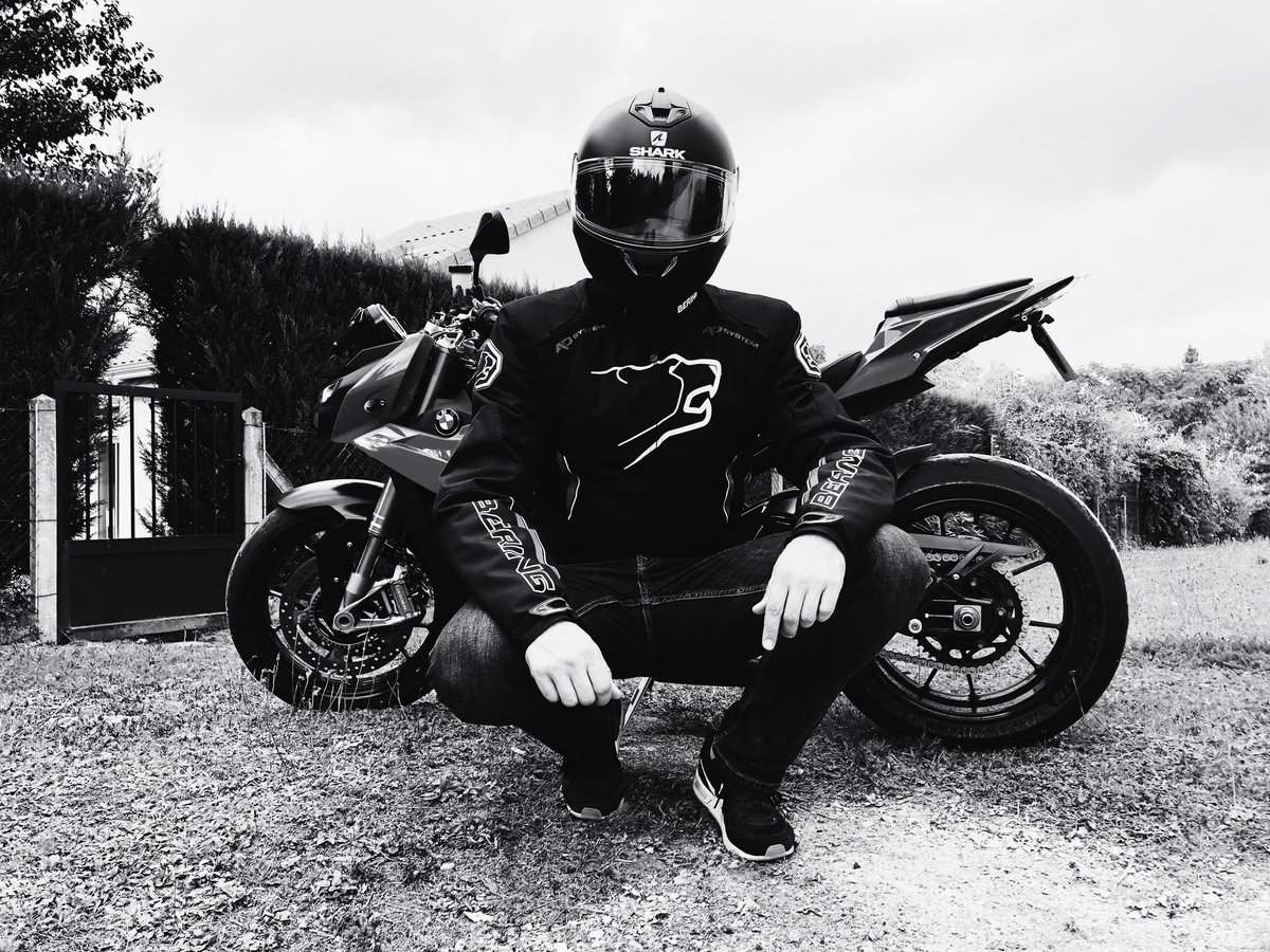 7 meses sin subir a una moto 🏍️ por culpa de la lesión del hombro.
Hoy es el día...
-3° Ya tengo que tener ganas.
Bueno, hasta oír tocar gaitas!!!!