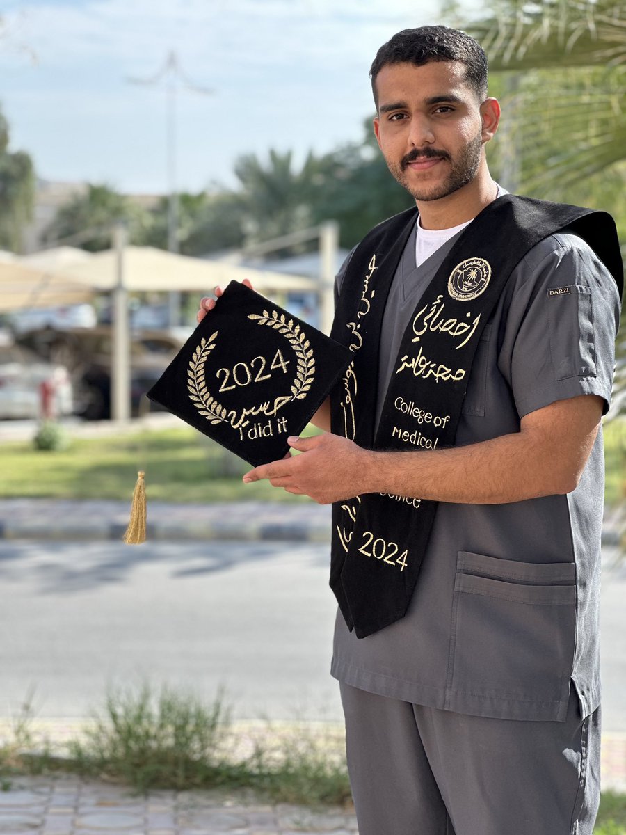 Mulhim_7's tweet photo. ﴿ وآخِر دَعواهُم أنِ الحَمدُ للهِ رَبِّ العَالمِين ﴾

الحمدلله ما انتهى درب ولا ختم جهد ولا تم سعي إلا بفضل الله تعالى الحمدلله على البلوغ ثم الحمدلله الذي يسر لنا البدايات وبلغنا النهايات 🎓

تم تخرجي من كلية العلوم الطبية التطبيقية بدرجة البكالوريوس كأخصائي صحة عامة 🎓🎓🤍! https://t.co/EDLfjOCeqn