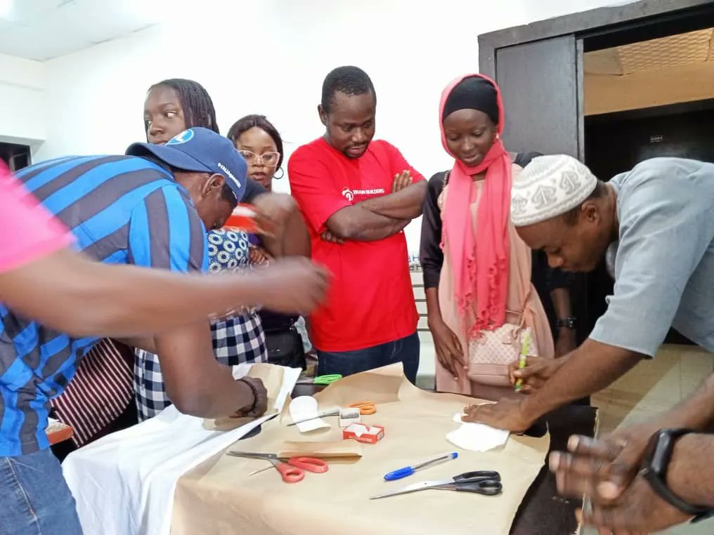 #PaddedGirls is a project of BDYDI that provides training about #reusablepads for woman in #KwaraState

#KAROMGlobal as a partner, @Balikis30 an entrepreneur and Chairlady of #KAROMcouture👗 joins the project funded by #USEmbassy, She have sew over 50 pads to train women in State