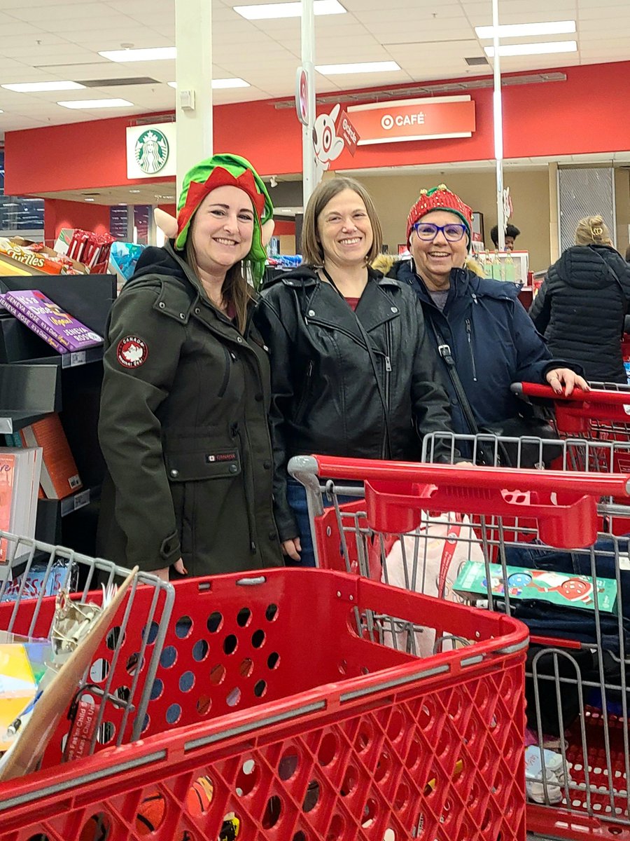 FabconPrecast's tweet photo. Sending a big thank you to our Grandville team for spreading joy and holiday cheer this time of year! They went above and beyond by shopping, wrapping, and delivering gifts to 5 families of US Veterans. Happy Holidays! 🎁🎄🇺🇸 https://t.co/D9X4fq51gb