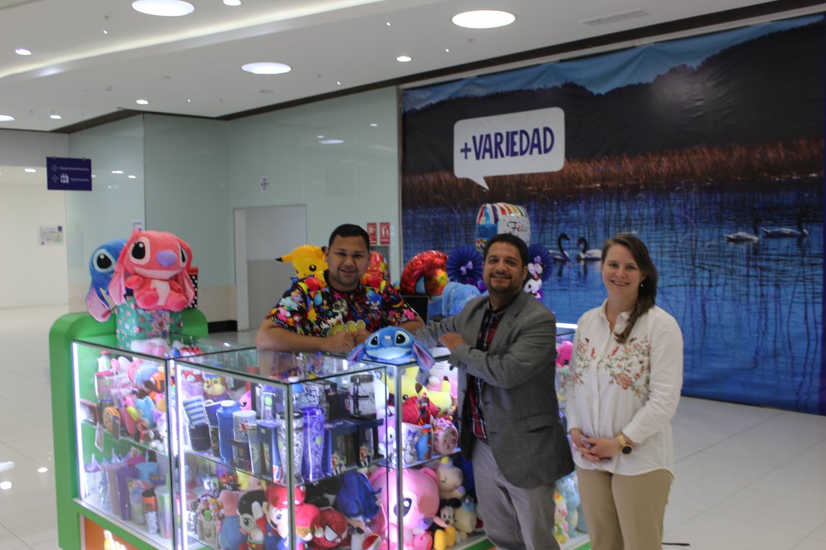sercoteclosrios's tweet photo. Hoy visitamos a uno de los beneficiarios del programa Kit Digital, el cual se adjudicó 1.2 millones de pesos para invertir en su negocio llamado GioArte Valdivia que se especializa en producción de eventos para niños. Seguimos trabajando https://t.co/OUX5fDJide