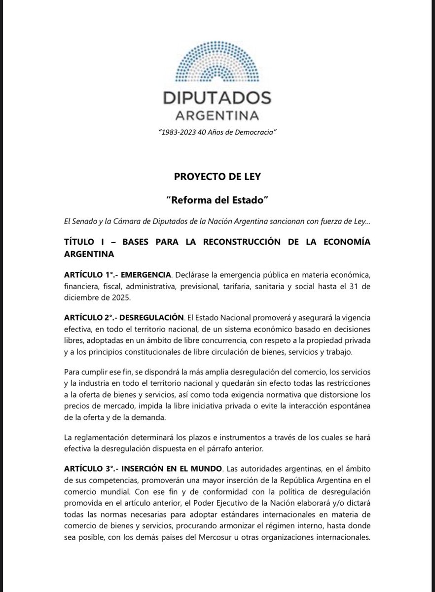 martintetaz's tweet photo. Presentamos en el Congreso el proyecto de ley con el contenido del Decreto de desregulacion de @JMilei para que sea discutido en el ámbito y bajo las condiciones que la Constitución determina. 
El principio republicano de división de poderes está diseñado para limitar el poder del estado sobre los ciudadanos, repartiéndolo en el ejecutivo, el legislativo y el judicial.
Por más razonable que sea la reforma propuesta por el presidente y por más apoyo político y ciudadano que tenga, no puede legislar porque está facultad le está prohibida expresamente por la Constitución.
Además, si puede llamar a extraordinarias y presentar un proyecto de ley de reforma del estado en materia tributarias, penal y de régimen electoral, también puede presentar lo que pretende aprobar por DNU. Reunido el congreso no hay ningún argumento para que el presidente legisle.