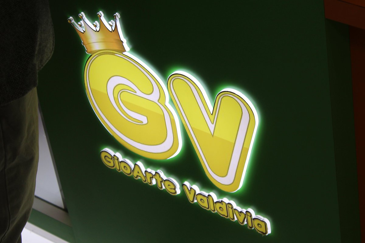 sercoteclosrios's tweet photo. Hoy visitamos a uno de los beneficiarios del programa Kit Digital, el cual se adjudicó 1.2 millones de pesos para invertir en su negocio llamado GioArte Valdivia que se especializa en producción de eventos para niños. Seguimos trabajando https://t.co/OUX5fDJide