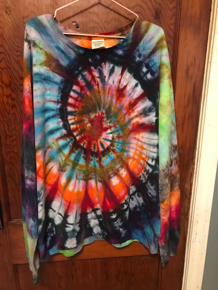 lisamarie552's tweet image. Size Xl ice dyed by me ! Dm if interested #icedye #wearableart  #cannabisculture